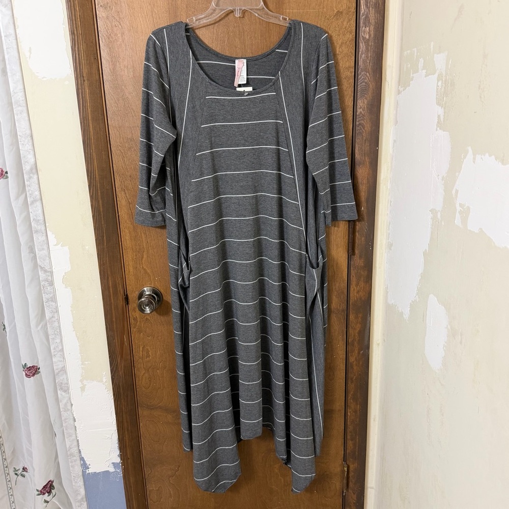 J Mode Women’s XL Gray Striped MIDI Dress - Shark Bite Hem NEW
